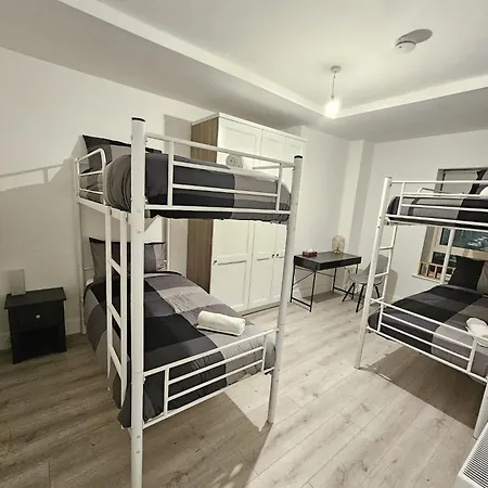 In 8 / Cosy House بيت ضيافة دبلن